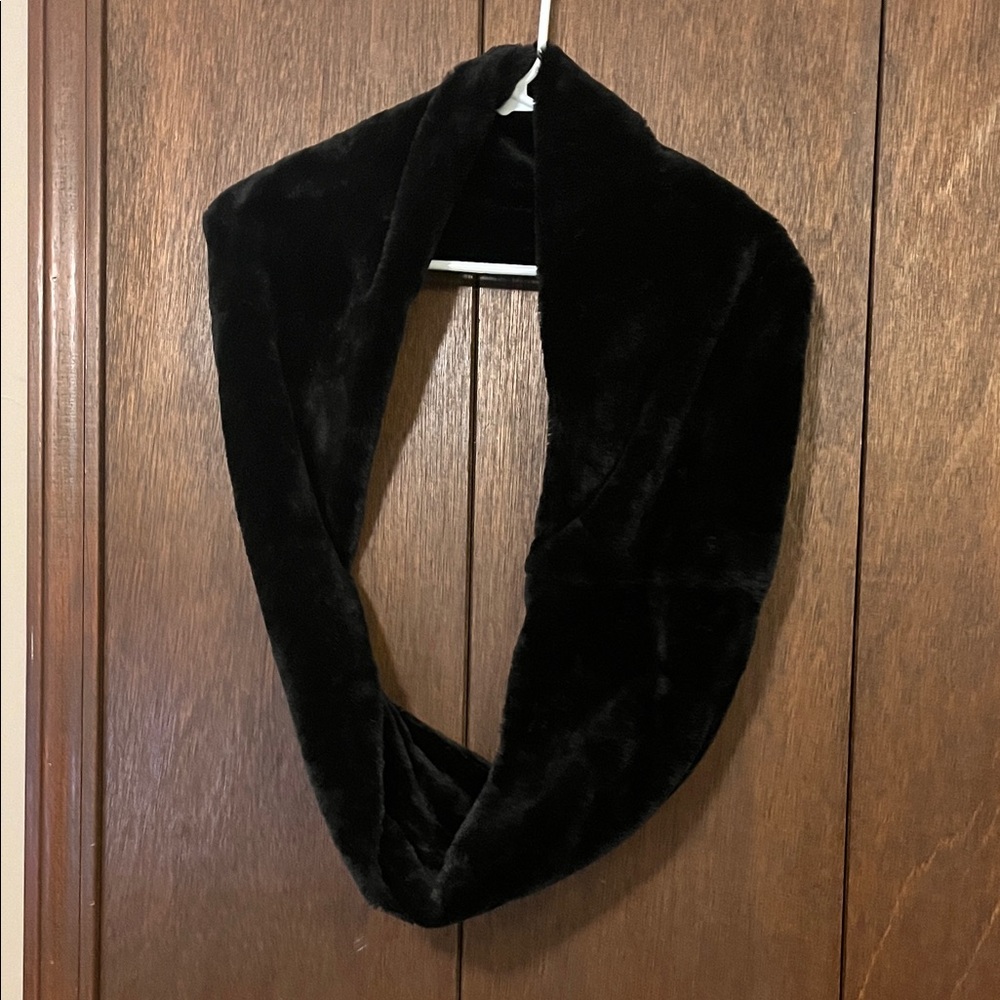 Elegant Black Faux Fur Infinity Scarf